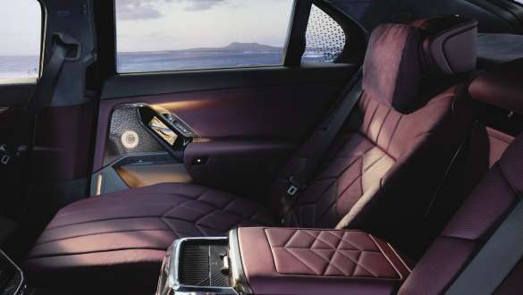 Executive Lounge galinė konsolė BMW 7 serijos sedanas G70 ICE 740i M sport paketas BMW 7 serijos sedanas G70 ICE 740i M sport paketas Executive Lounge galinės konsolės vaizdas iš arti