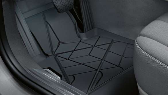 BMW visiems metų laikams tinkantys priekiniai kilimėliai. BMW visiems metų laikams tinkantys priekiniai kilimėliai.